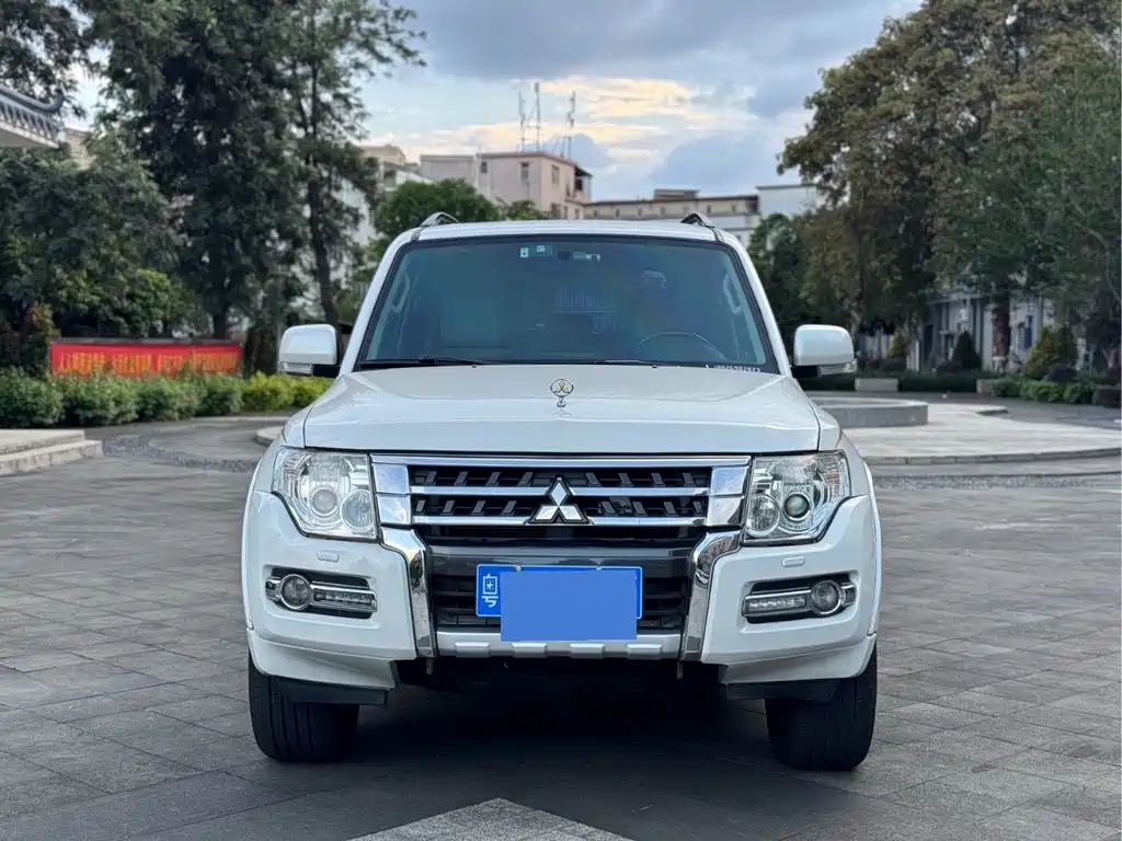 Mitsubishi V97 2017 3.8L