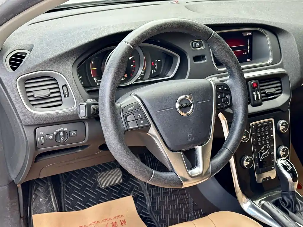 Volvo V40 — миниатюра 10