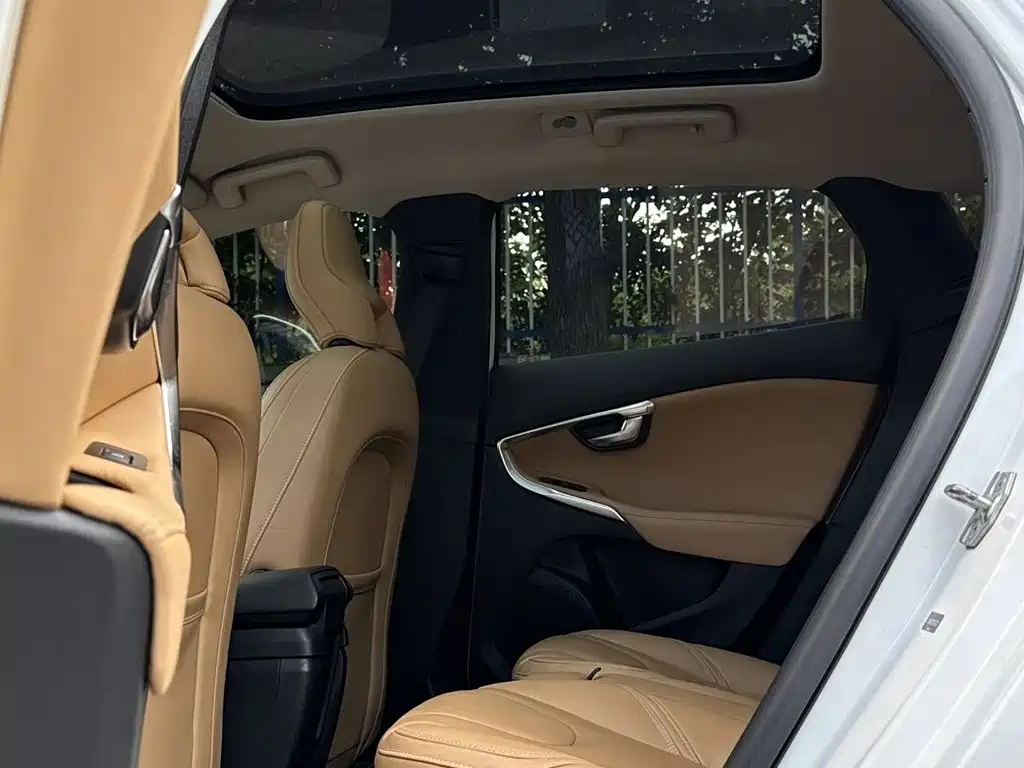 Volvo V40 — миниатюра 13