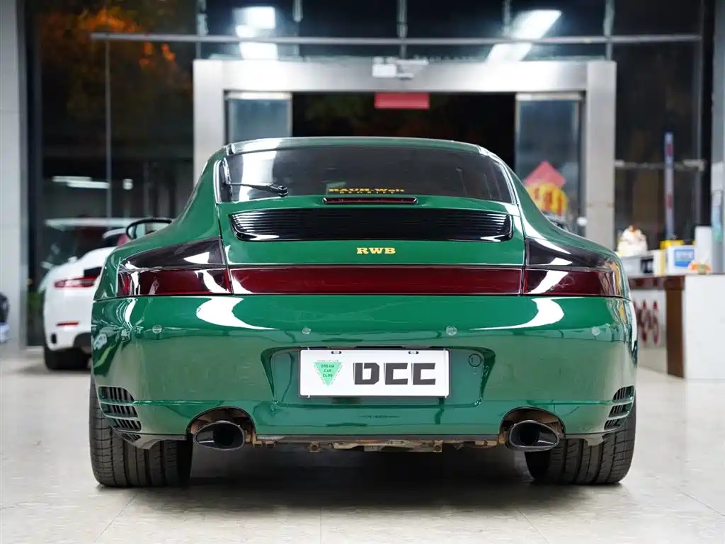 Porsche 911 2004 Carrera S Coupe 3.6L
