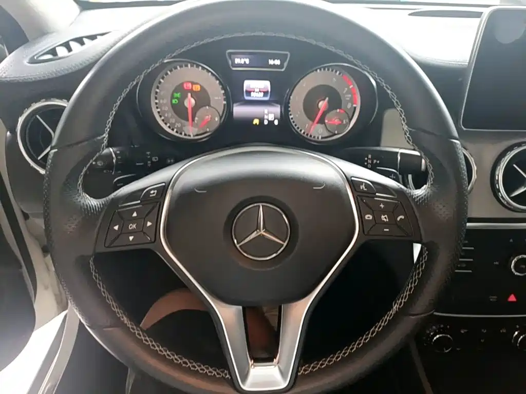 Mercedes-Benz GLA — миниатюра 11