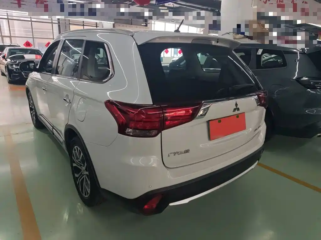 Mitsubishi Outlander — миниатюра 7
