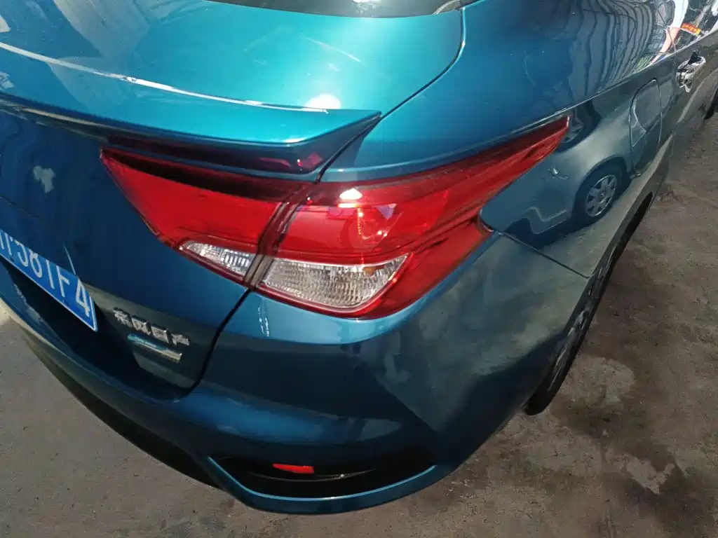 Nissan Bluebird — миниатюра 8
