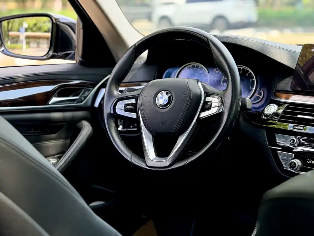 BMW 5 Series — миниатюра 23
