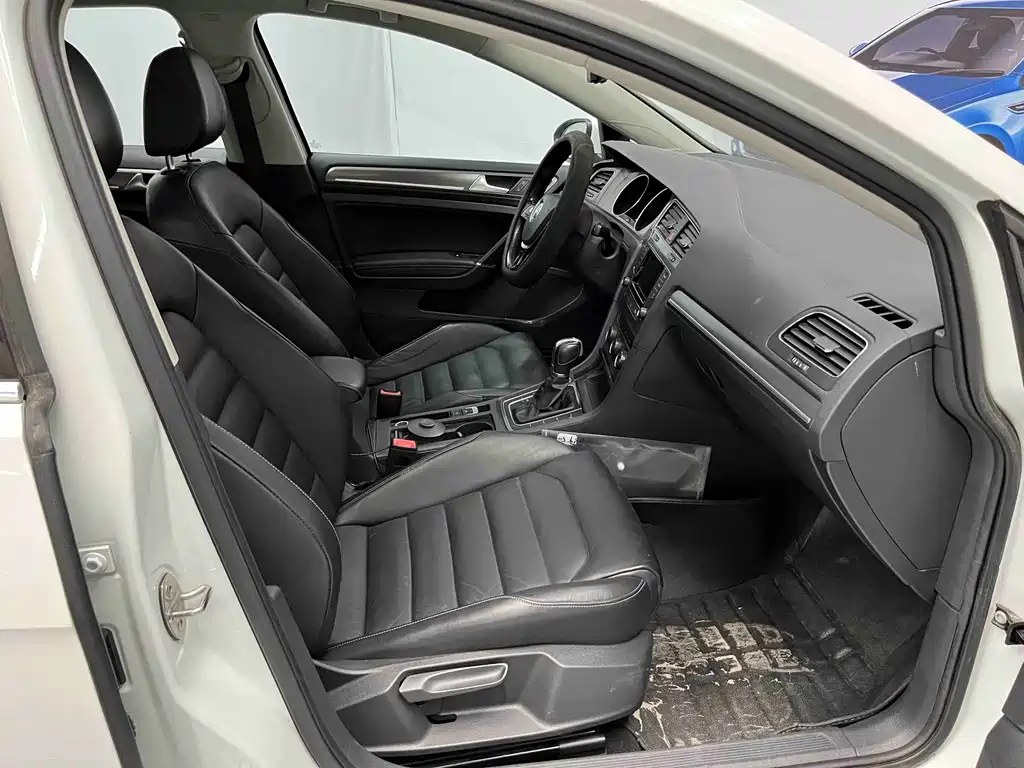 Volkswagen Golf — миниатюра 12