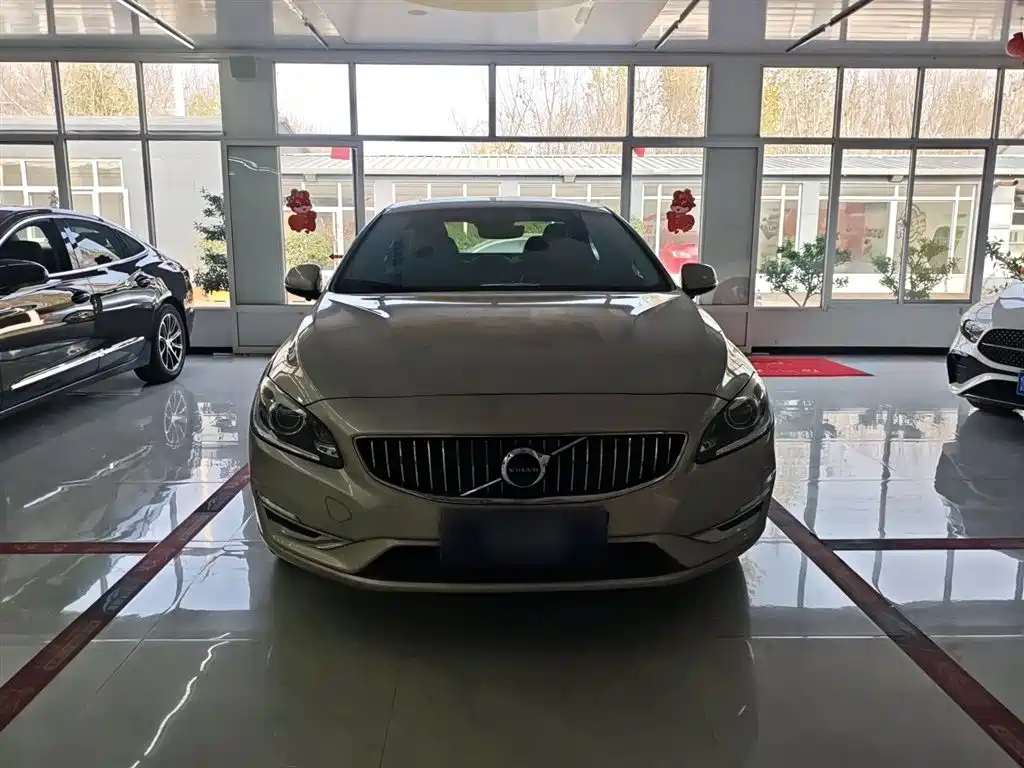 VOLVO S60