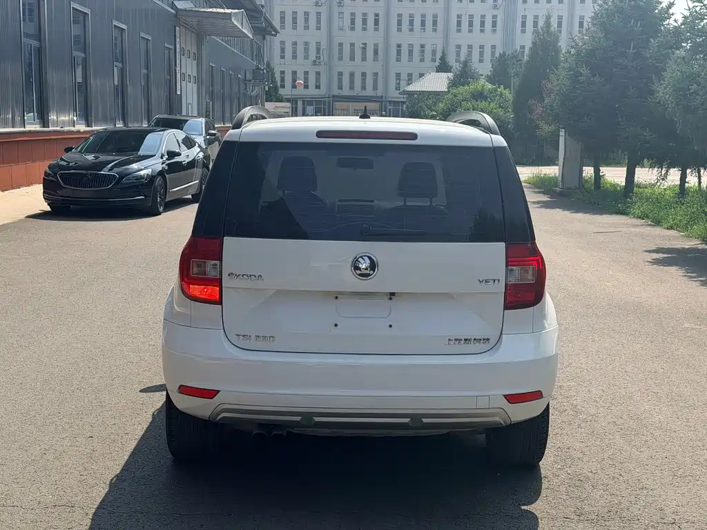 Skoda Yeti TSI280 DSG Forward Edition, фото 6