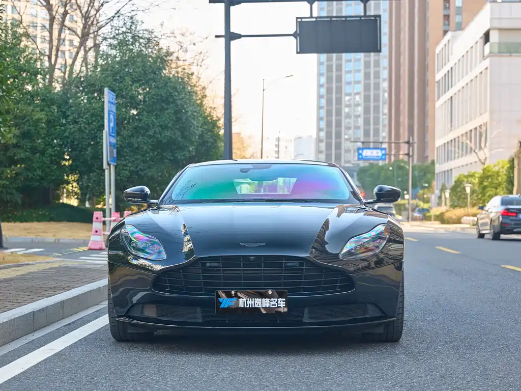 ASTON MARTIN DB11
