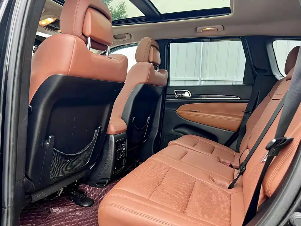 Jeep Grand Cherokee (Import) — миниатюра 10
