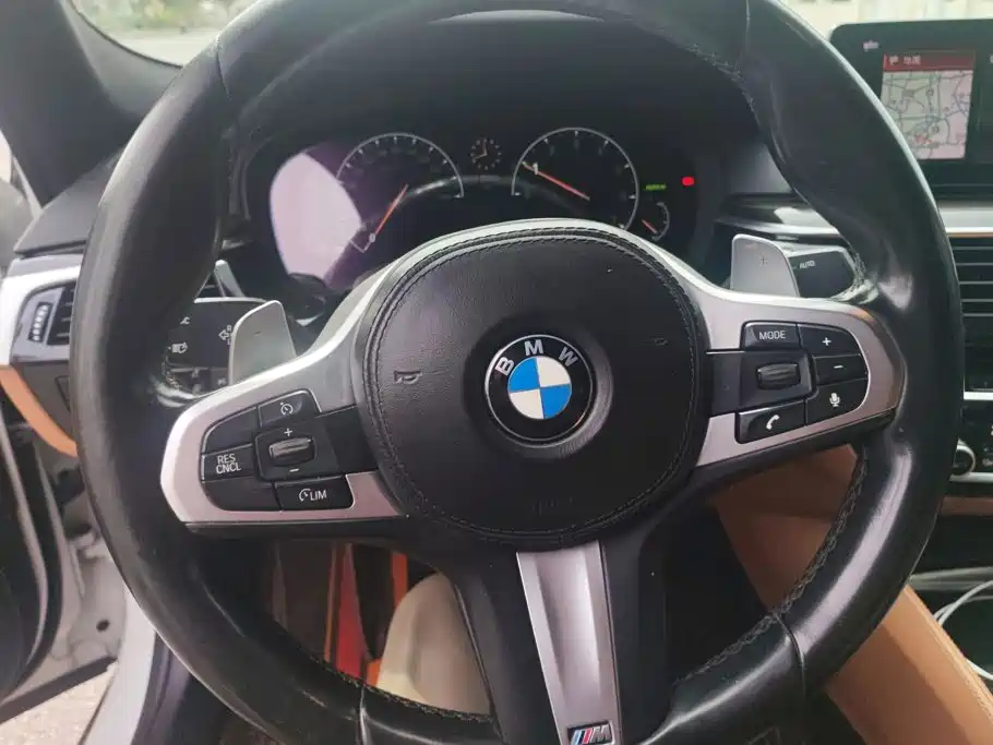 BMW 5 Series — миниатюра 15