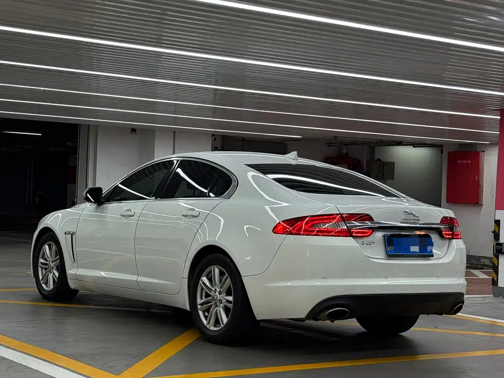 Jaguar XF — миниатюра 5