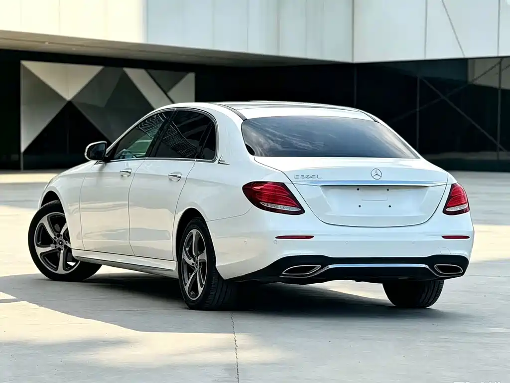 Mercedes-Benz E-Class — миниатюра 4