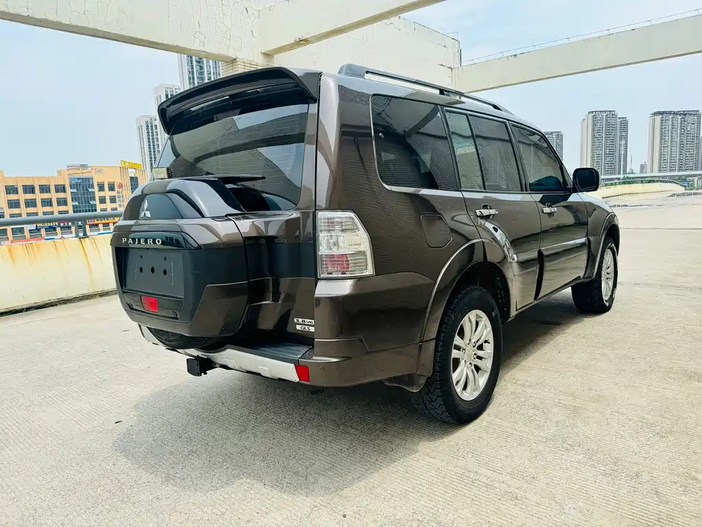 Mitsubishi Pajero (Import) — миниатюра 11