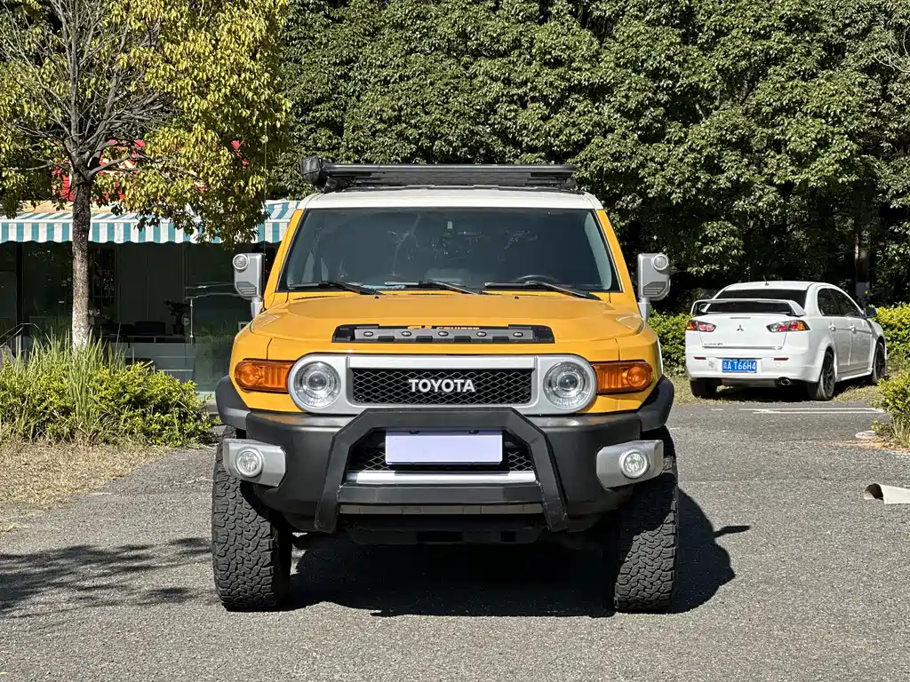 TOYOTA FJ COOL LUZE