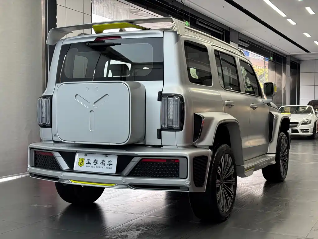 TANK CO CREATION TANK 300