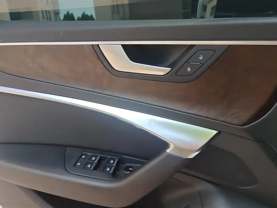 Audi A6L 2022 40 TFSI Luxury