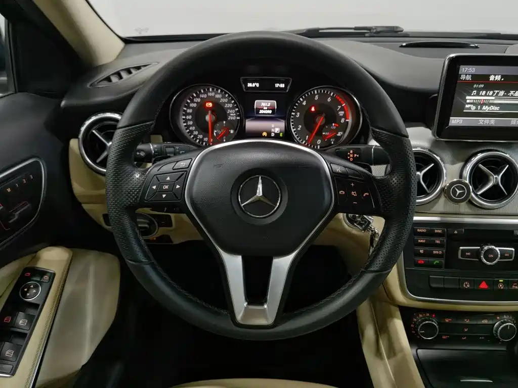 Mercedes-Benz GLA — миниатюра 11