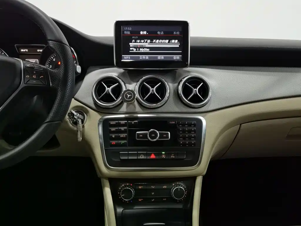 Mercedes-Benz GLA — миниатюра 12