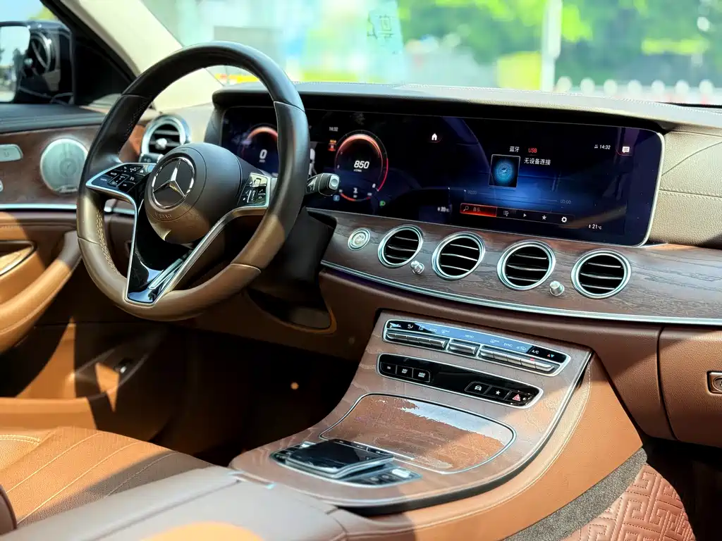 MERCEDES-BENZ E CLASS