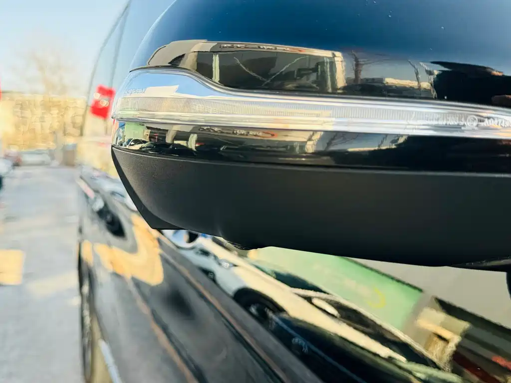 MERCEDES-BENZ V CLASS