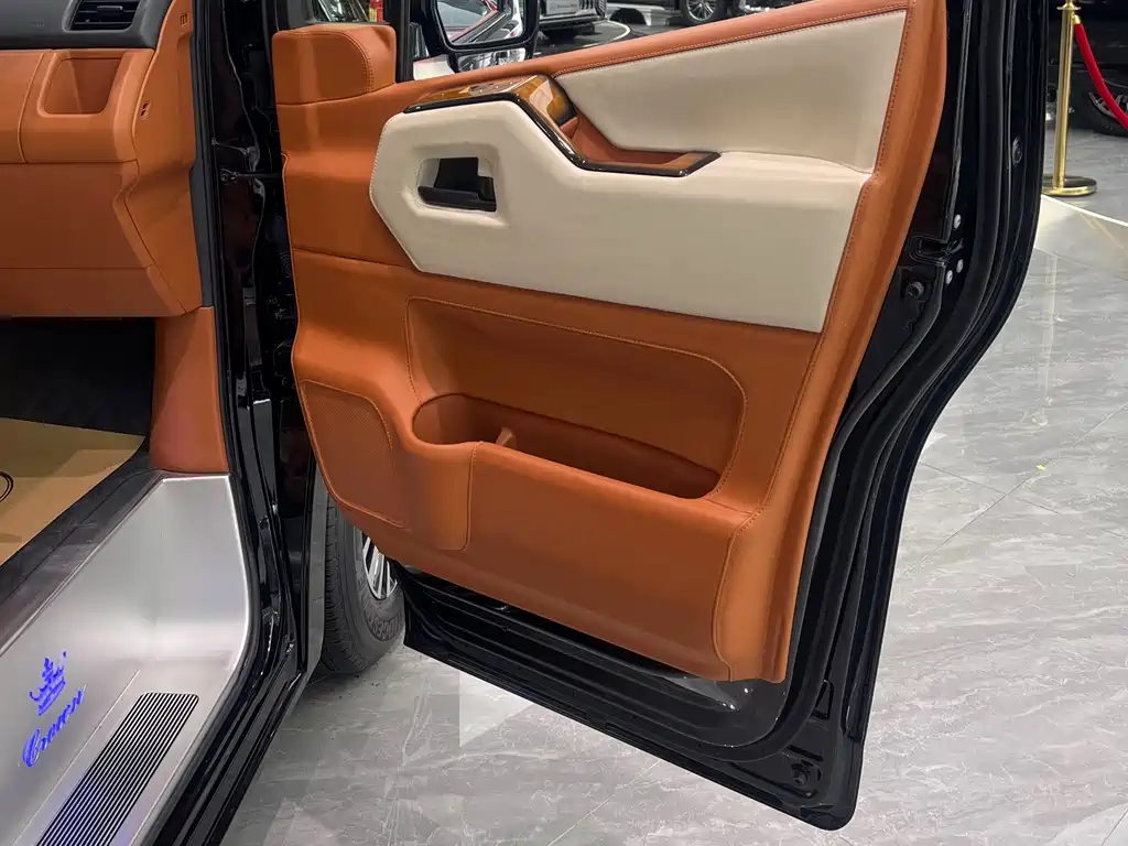 Toyota HiAce 2023 3.5L AT