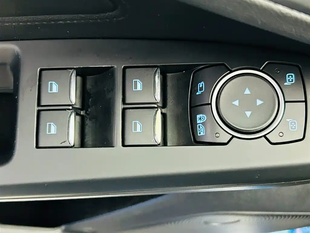 Ford Focus Sedan EcoBoost 180 Auto Edge Shine Type, фото 18
