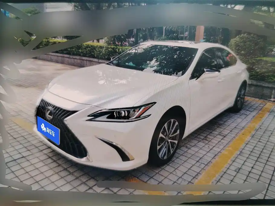 Купить Lexus ES
