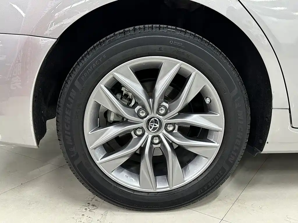 Toyota Avalon — миниатюра 8
