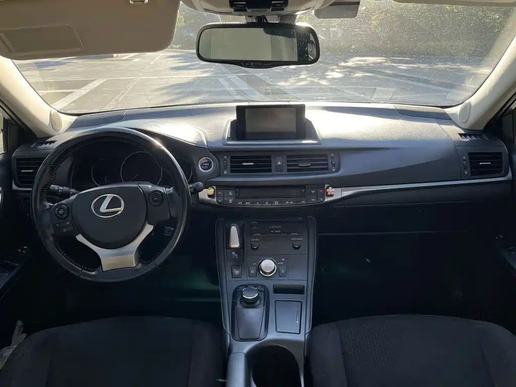 Lexus CT — миниатюра 7