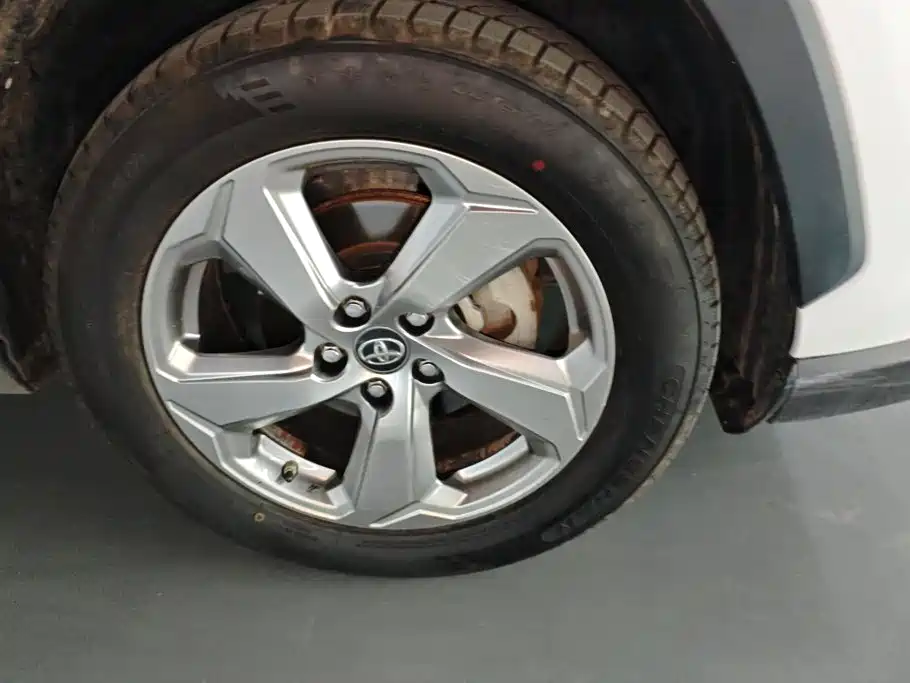 Toyota RAV4 — миниатюра 6