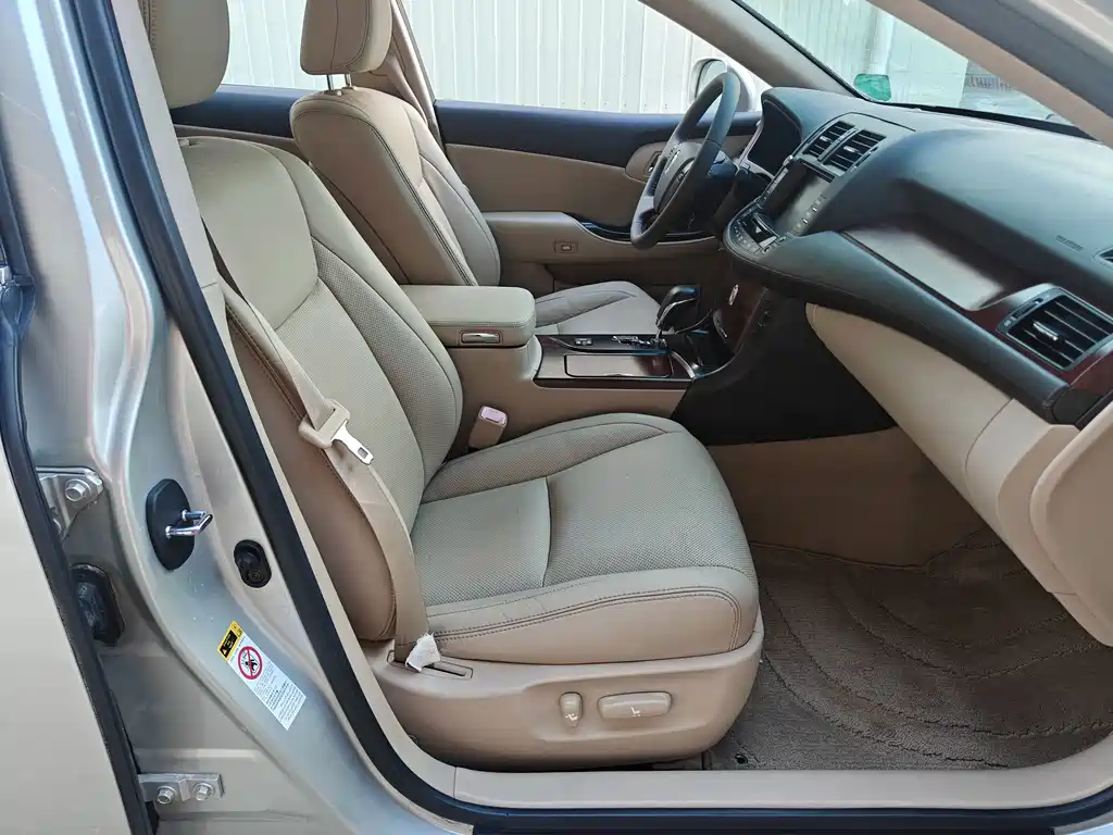 Toyota Crown — миниатюра 11