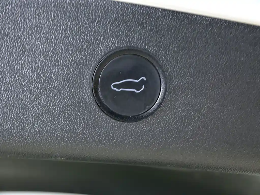 Tesla Model 3 — миниатюра 19