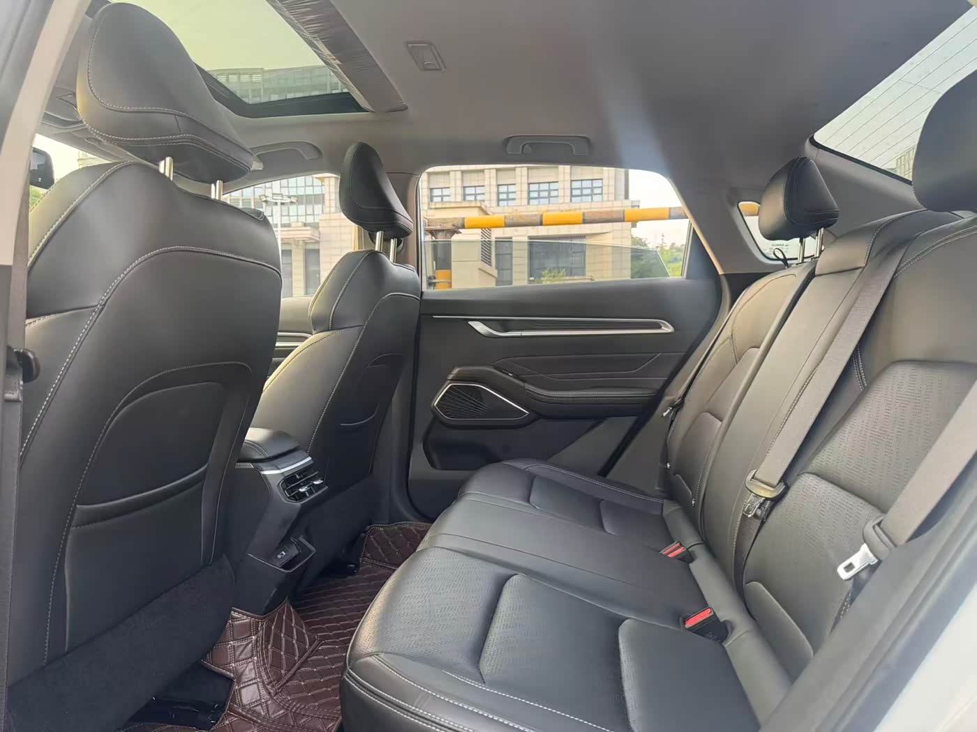 Geely Emgrand 1.5 л 2024 г. Белый, пробег 22000 км