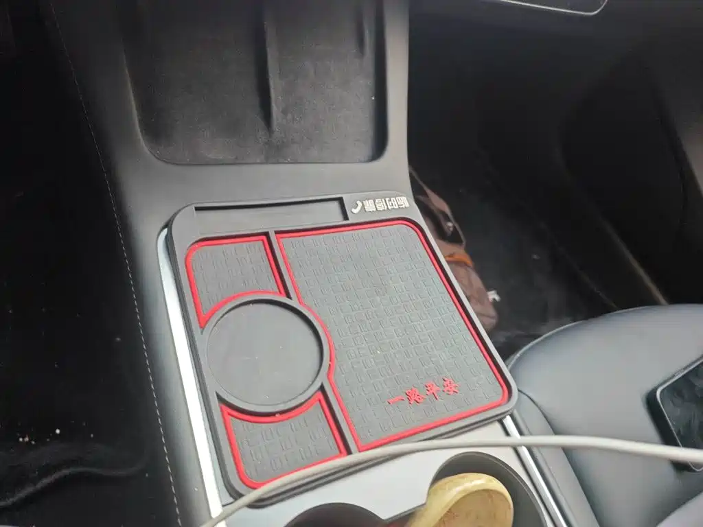 Tesla Model 3 — миниатюра 9