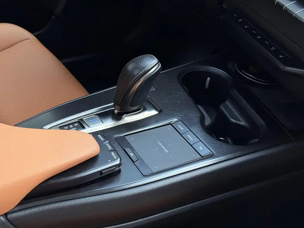 Lexus UX New Energy — миниатюра 20
