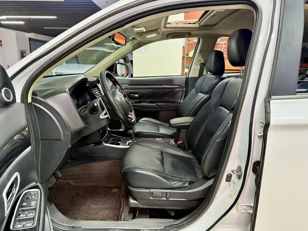 Mitsubishi Outlander — миниатюра 5