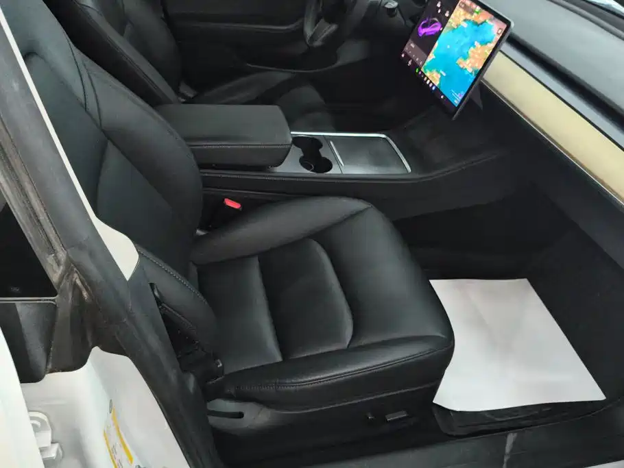 Tesla Model 3 — миниатюра 8