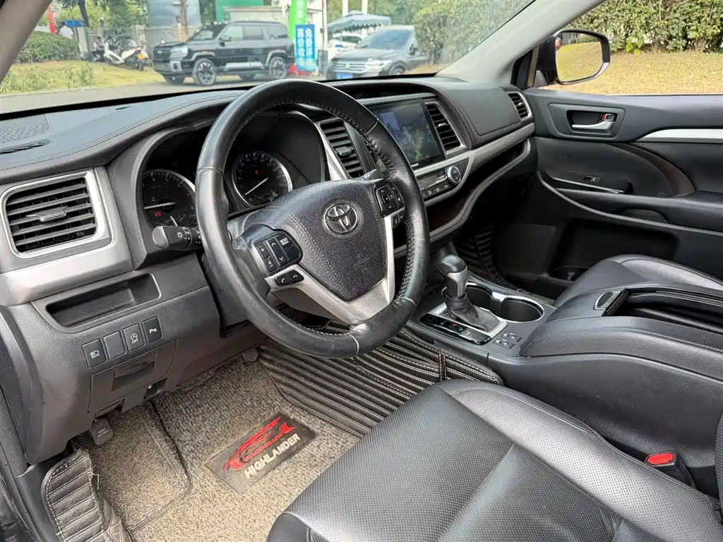 Toyota Highlander 2018 2.0T Luxury 7 мест V