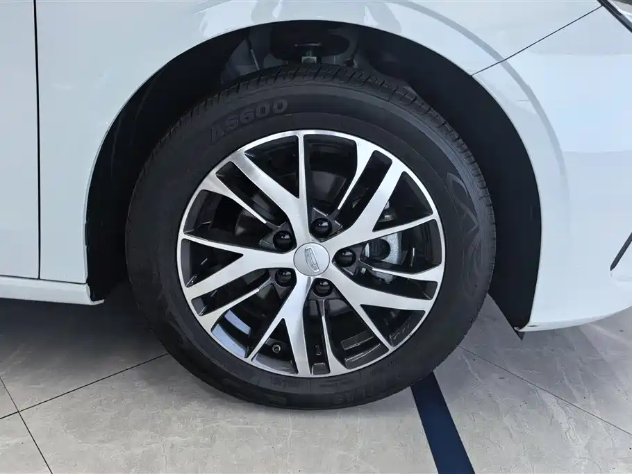 Geely Emgrand 2025 4 1.5L CVT