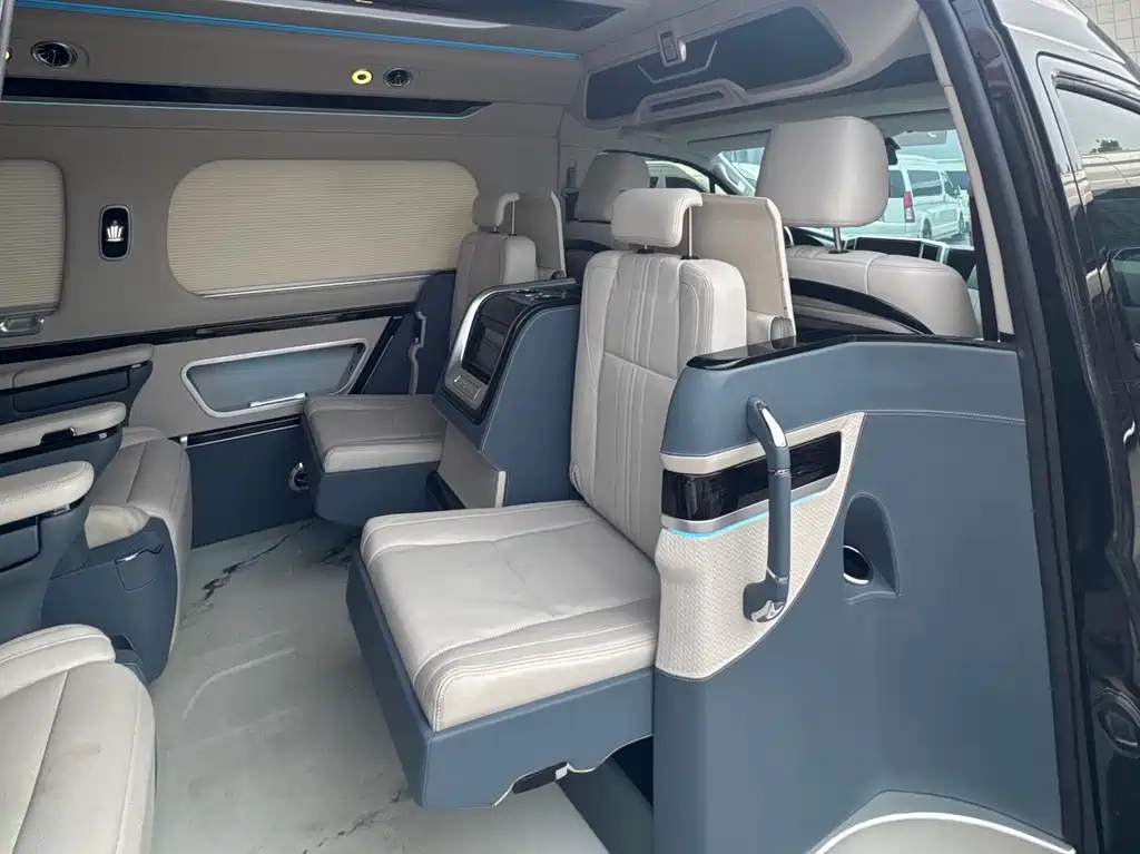 Toyota HiAce 2023 3.5L AT