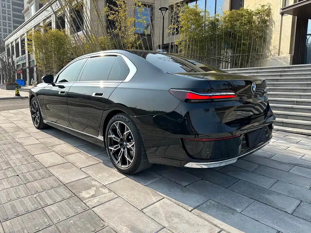 BMW 7 SERIES