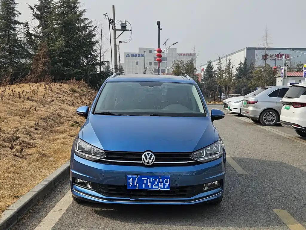 VOLKSWAGEN TOURAN