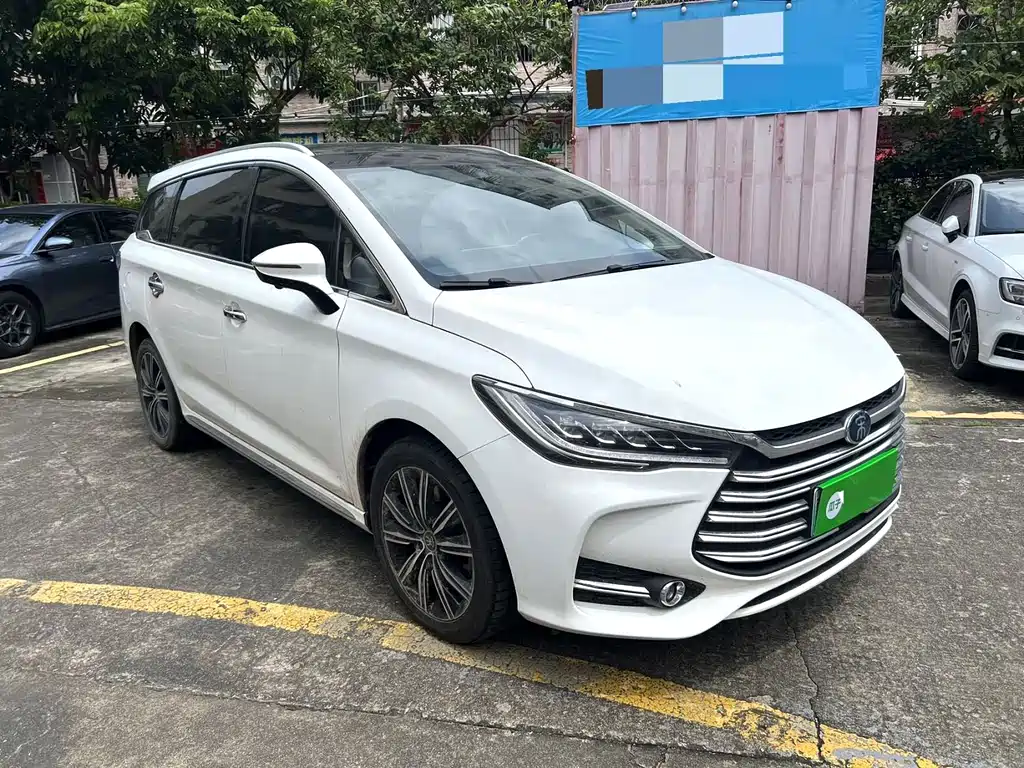 BYD MAX New Energy — миниатюра 2