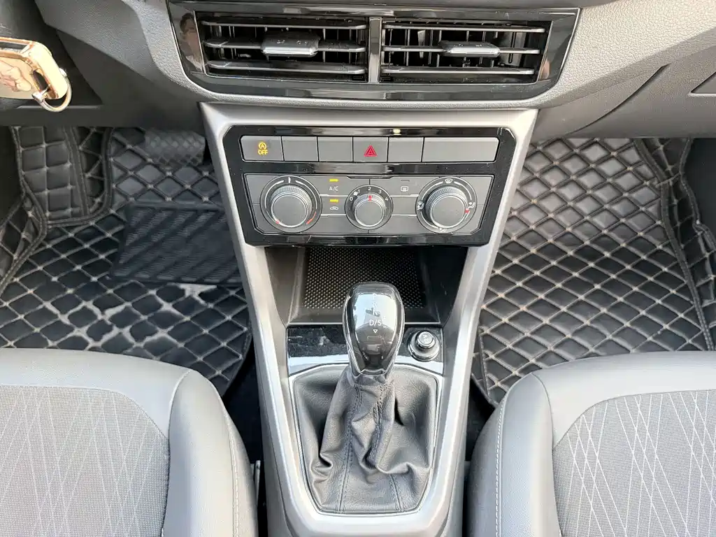 Volkswagen T-Cross — миниатюра 12
