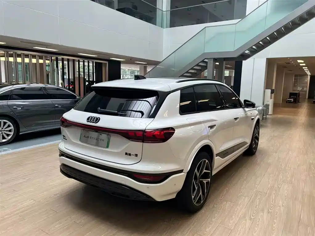 Audi Q6L e-tron