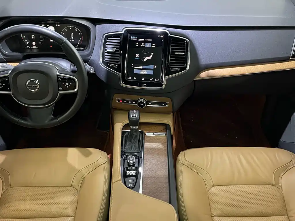 Volvo XC90 2018 T6 7 мест