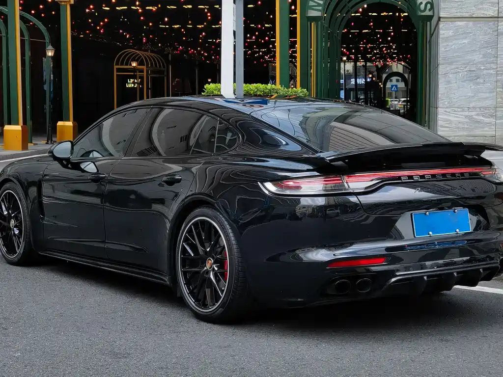 PORSCHE PANAMERA