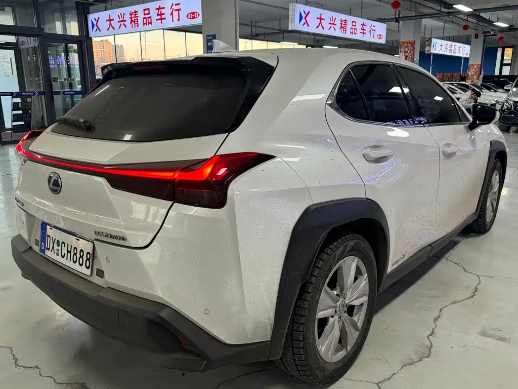 LEXUS UX