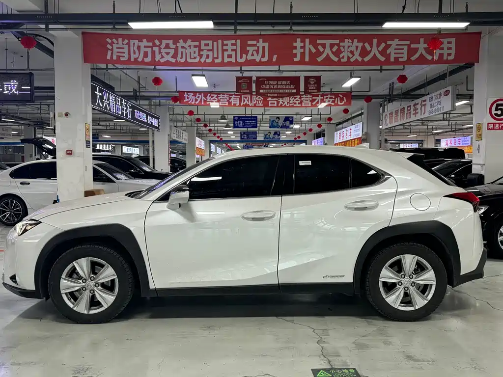LEXUS UX