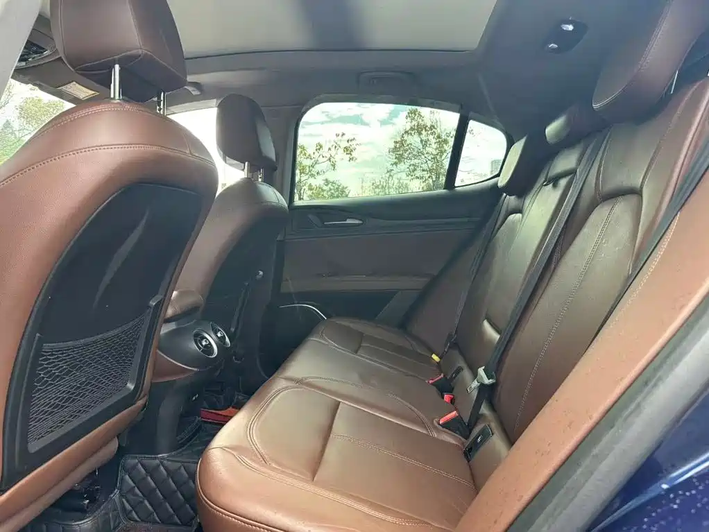 Alfa Romeo Stelvio — миниатюра 5